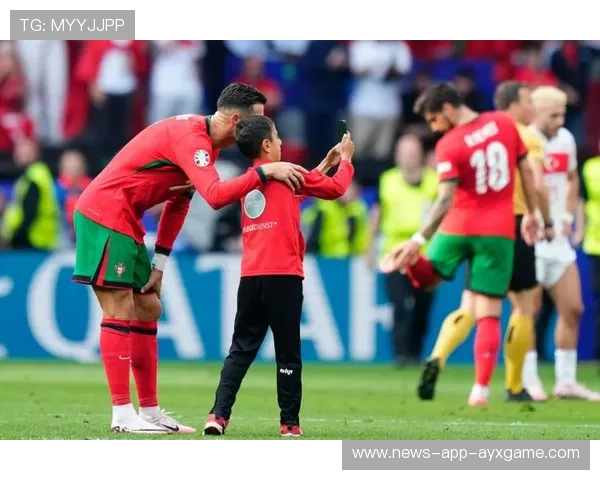 足球边路狂奔助攻队友破门，精彩瞬间值得回味