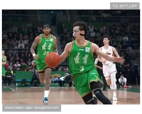 上海男篮被绝平，主帅怒砸椅子：一场激情与挑战的篮球盛宴